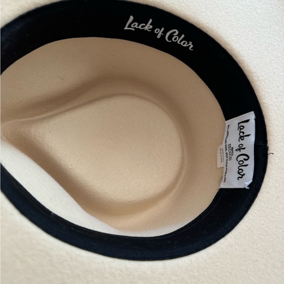 Lack of color hat - Picture 2 of 3